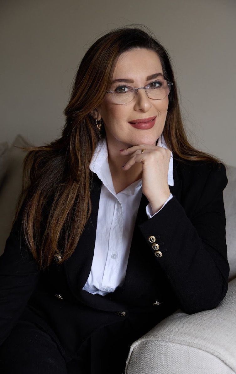 Retrato profissional da Dra. Patricia B. Valentini, médica dermatologista